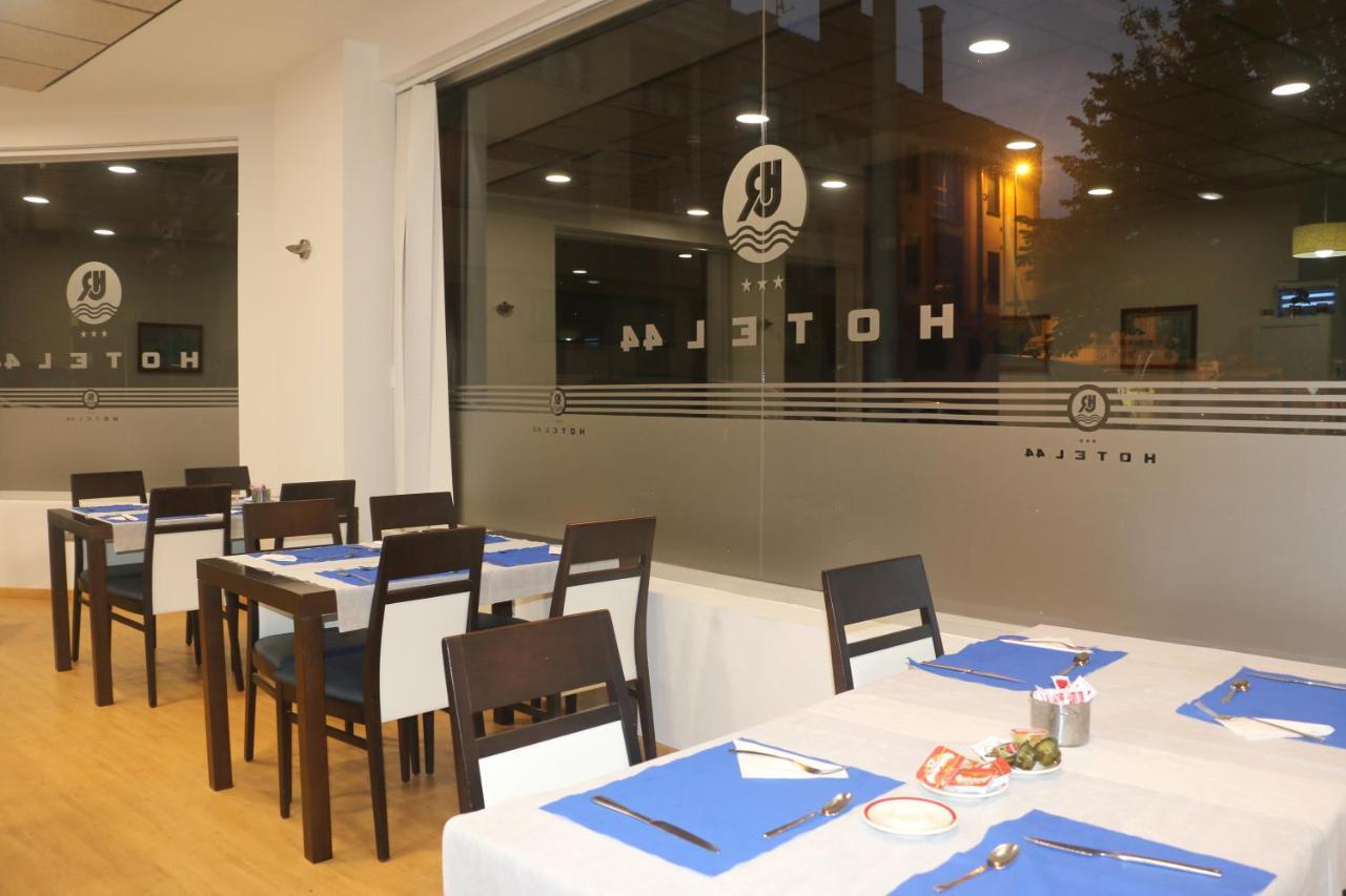 Hotel 44 Gijon Bagian luar foto