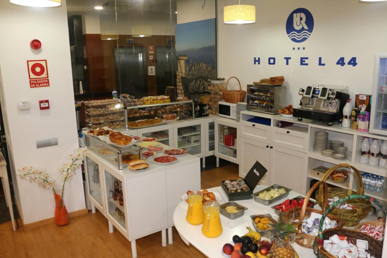 Hotel 44 Gijon Bagian luar foto