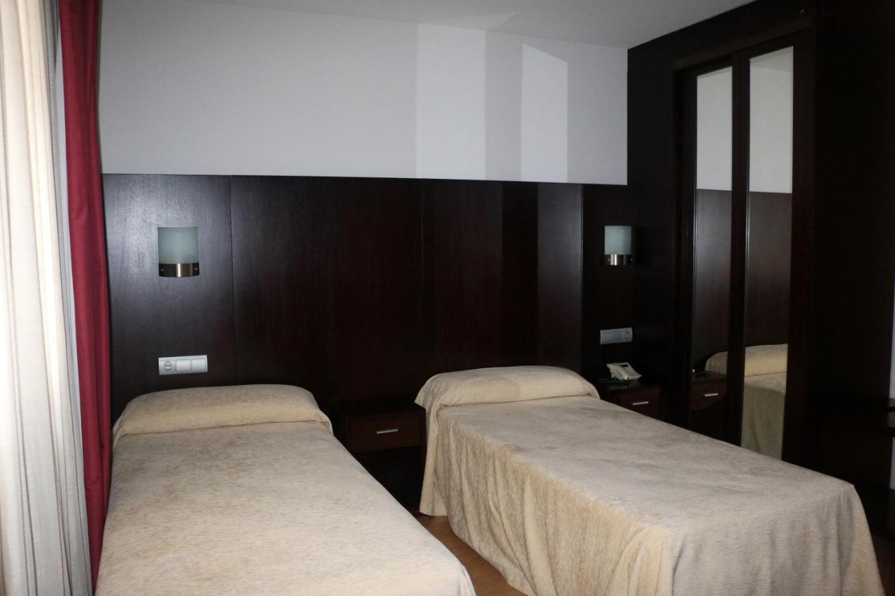 Hotel 44 Gijon Bagian luar foto