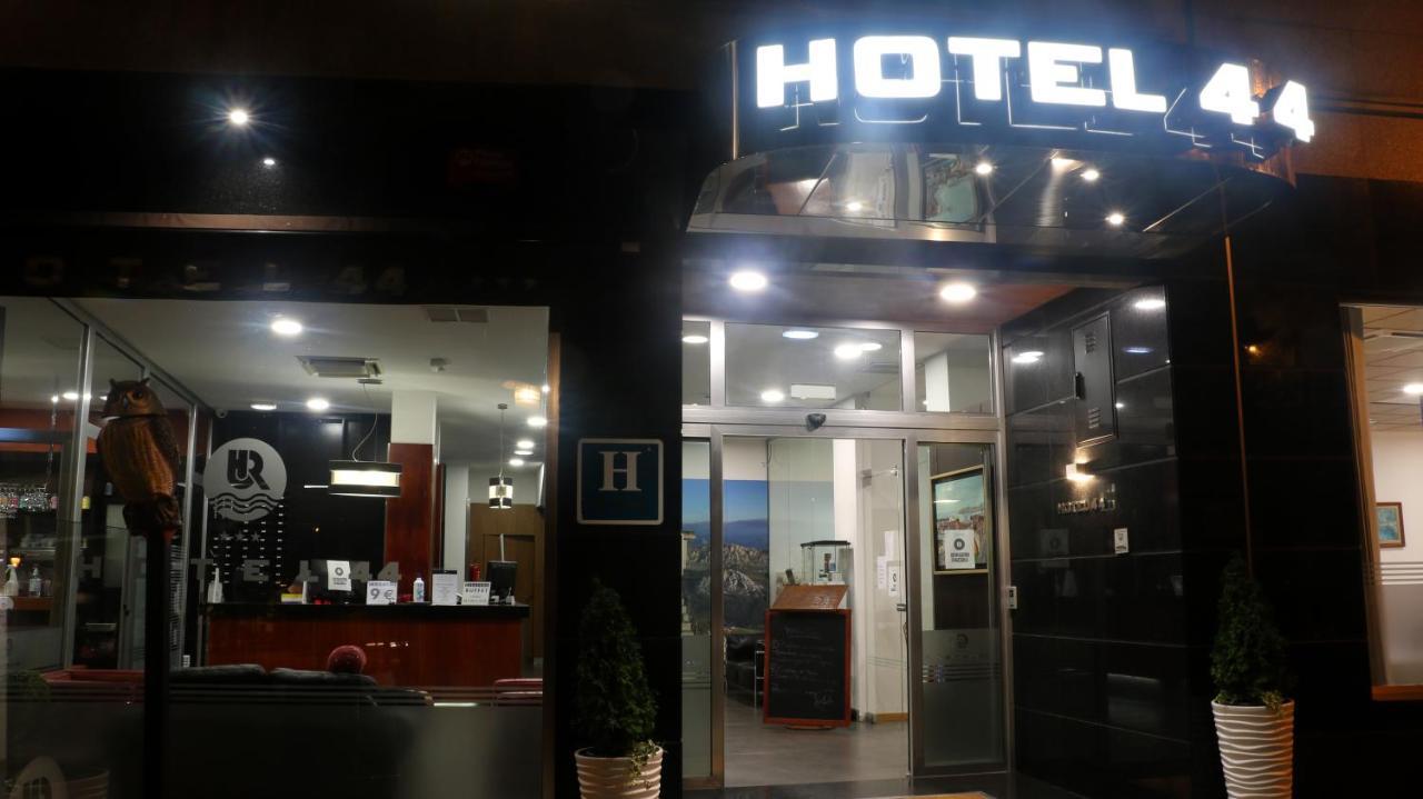 Hotel 44 Gijon Bagian luar foto