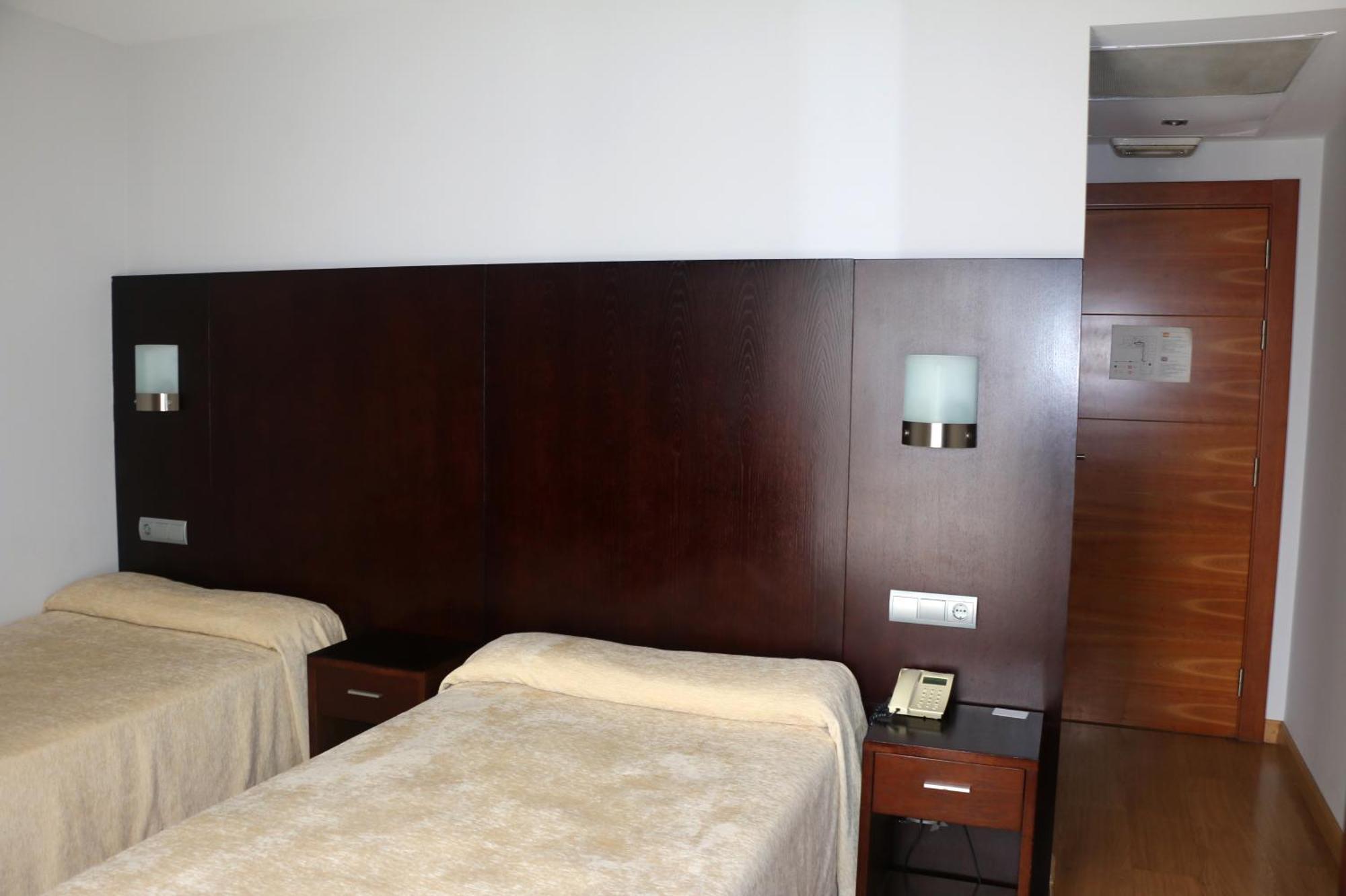 Hotel 44 Gijon Bagian luar foto
