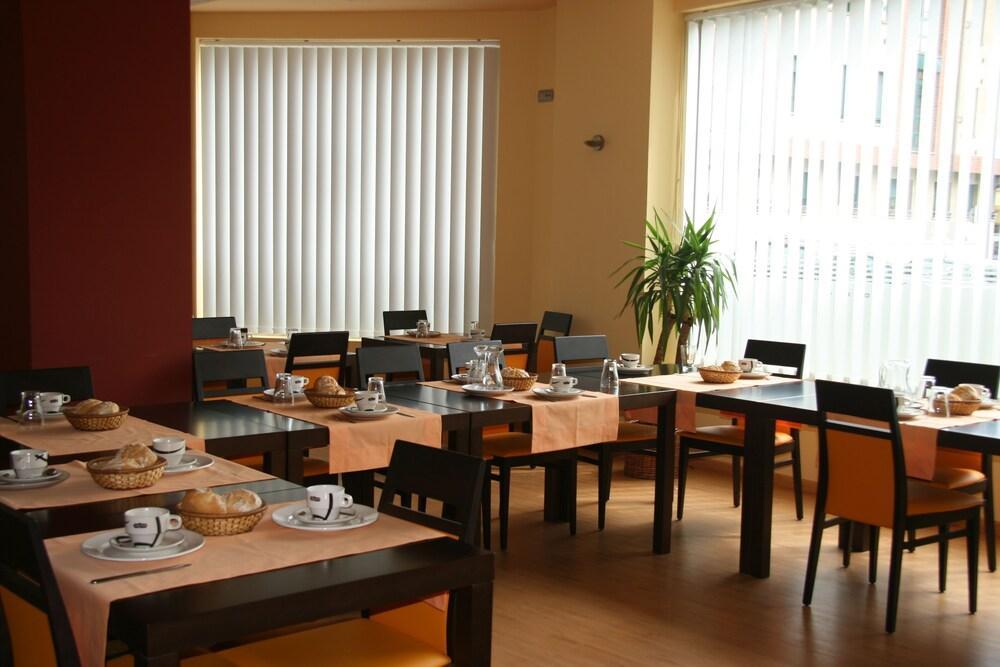 Hotel 44 Gijon Bagian luar foto