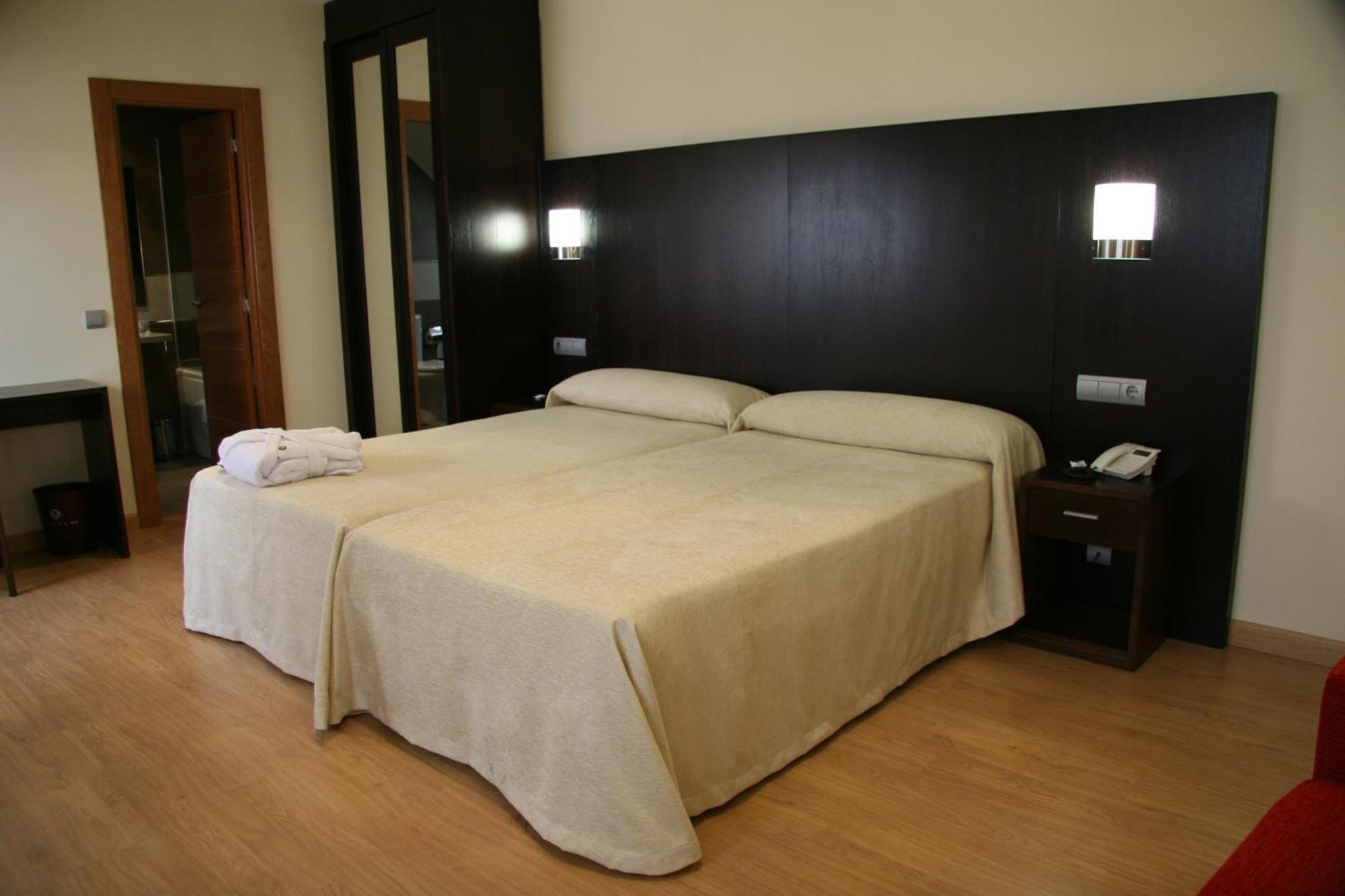 Hotel 44 Gijon Bagian luar foto