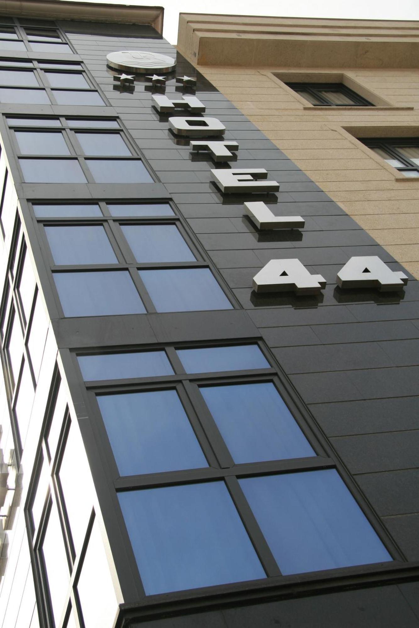 Hotel 44 Gijon Bagian luar foto