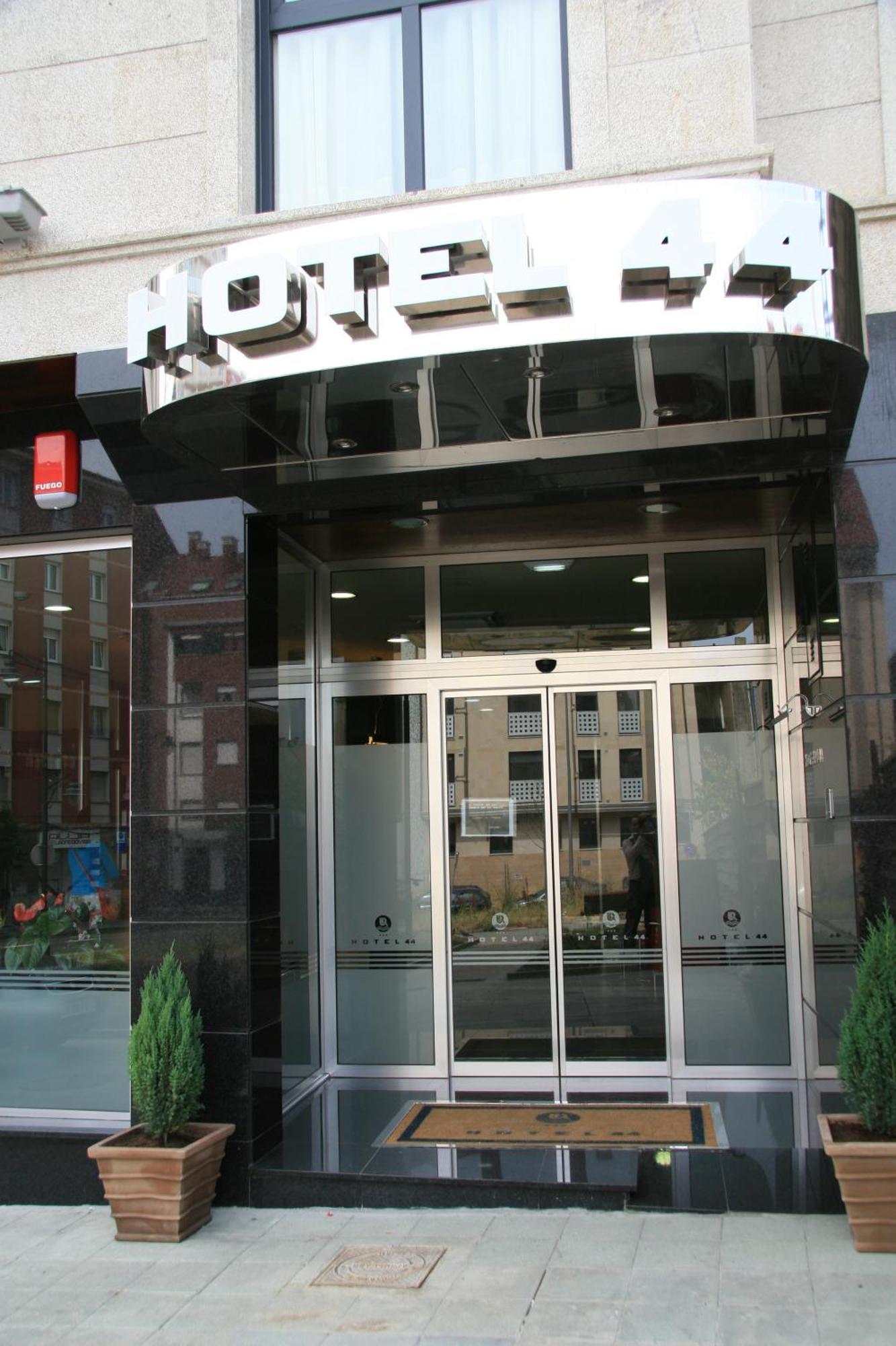 Hotel 44 Gijon Bagian luar foto