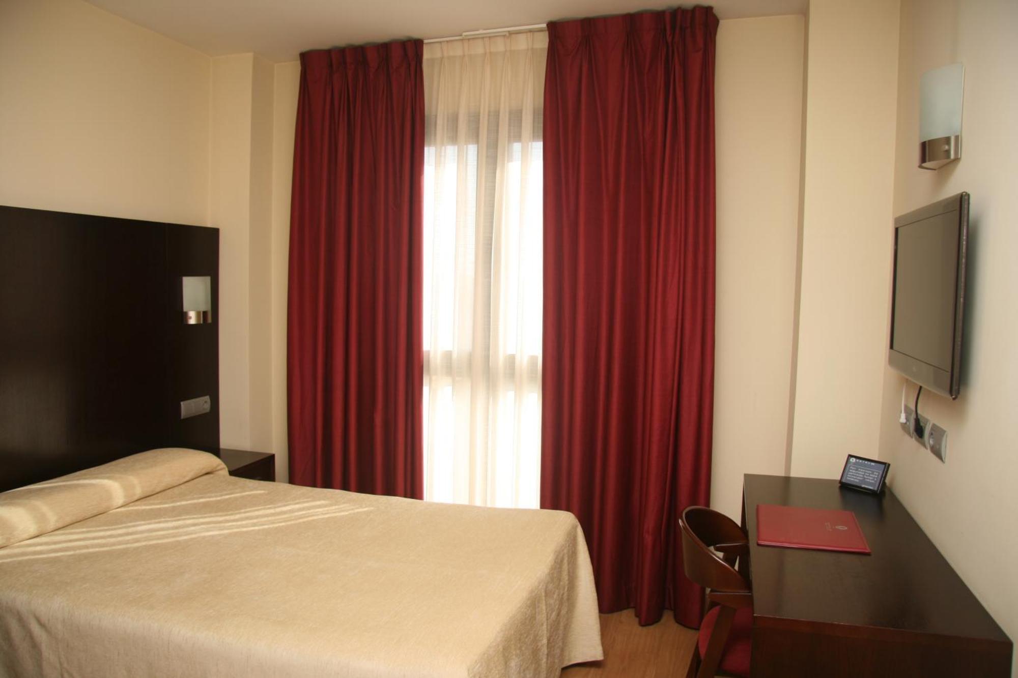 Hotel 44 Gijon Bagian luar foto