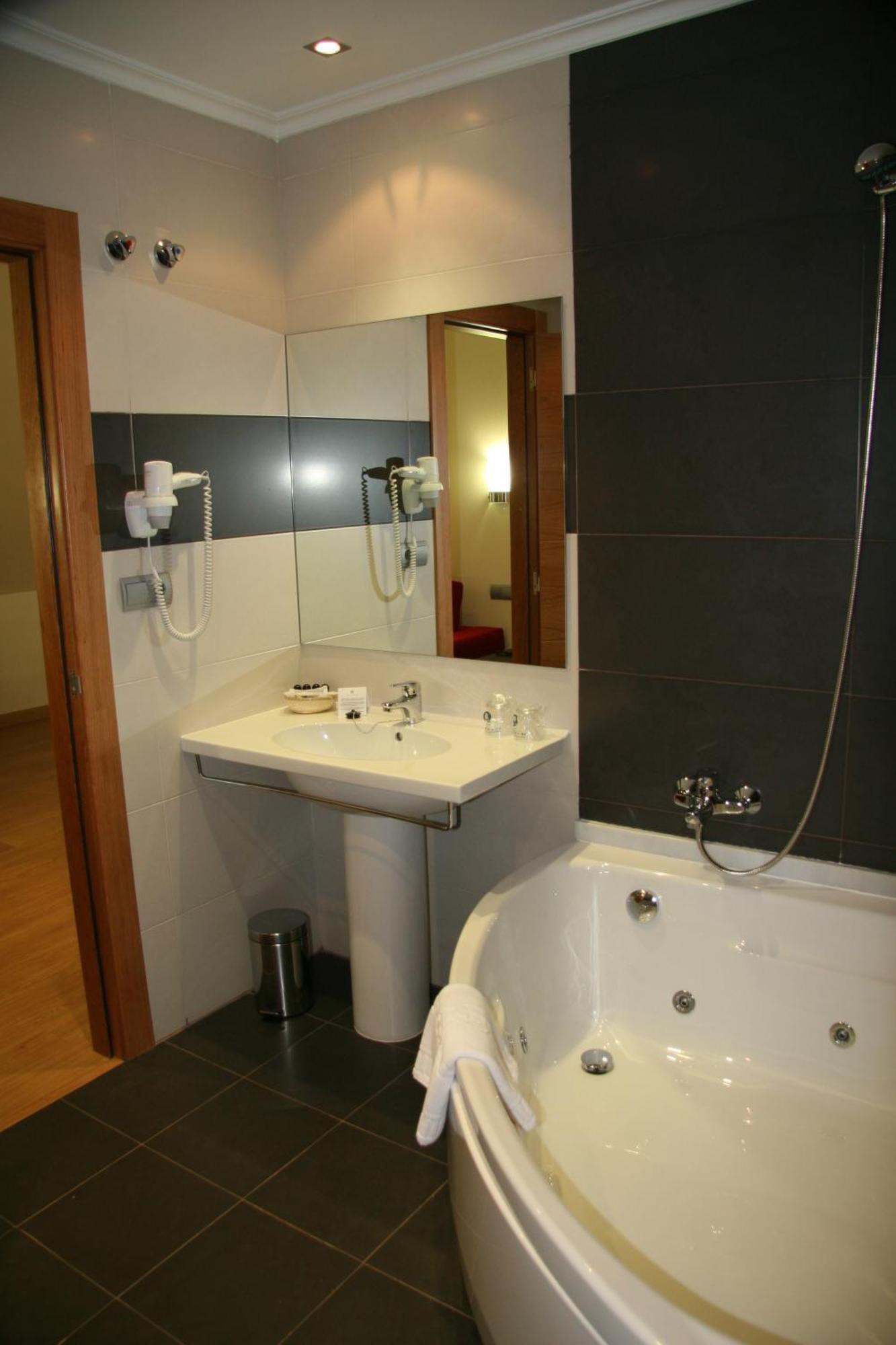 Hotel 44 Gijon Bagian luar foto