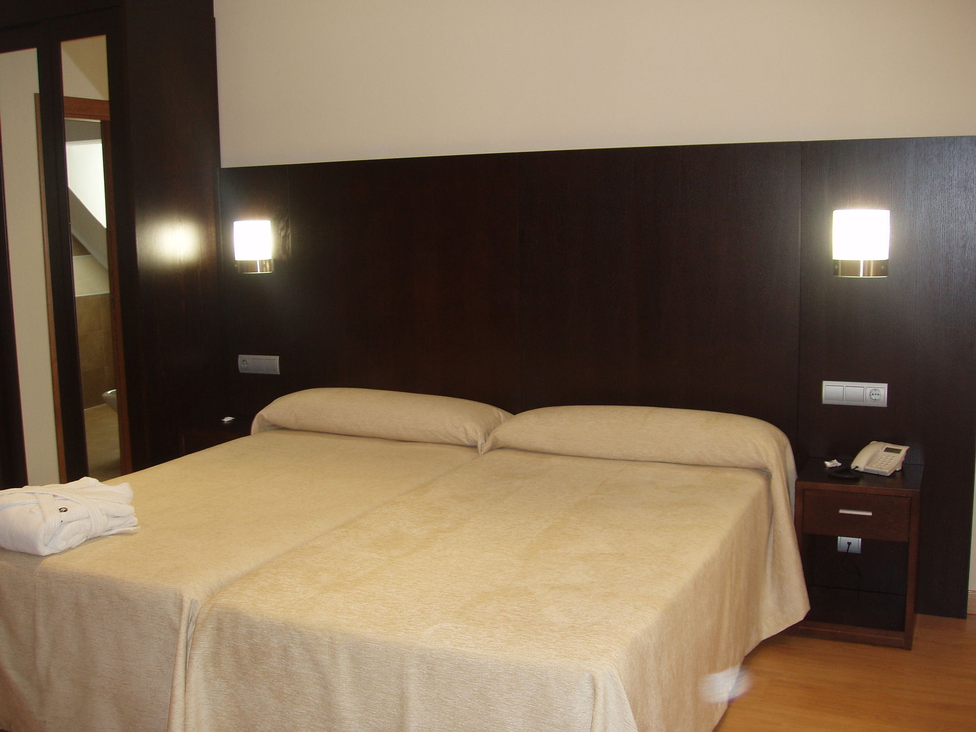 Hotel 44 Gijon Bagian luar foto